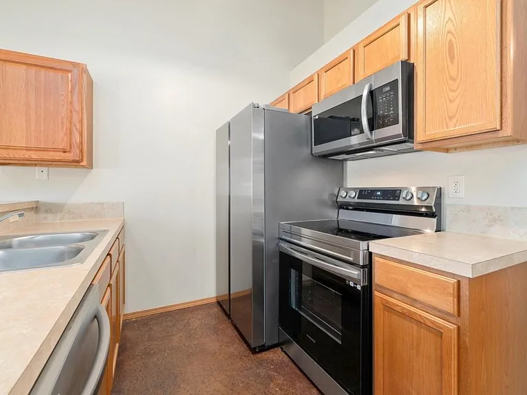 527 S Gordon St — Photo 12