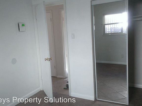 2nd image of 1725 Paisano St NE