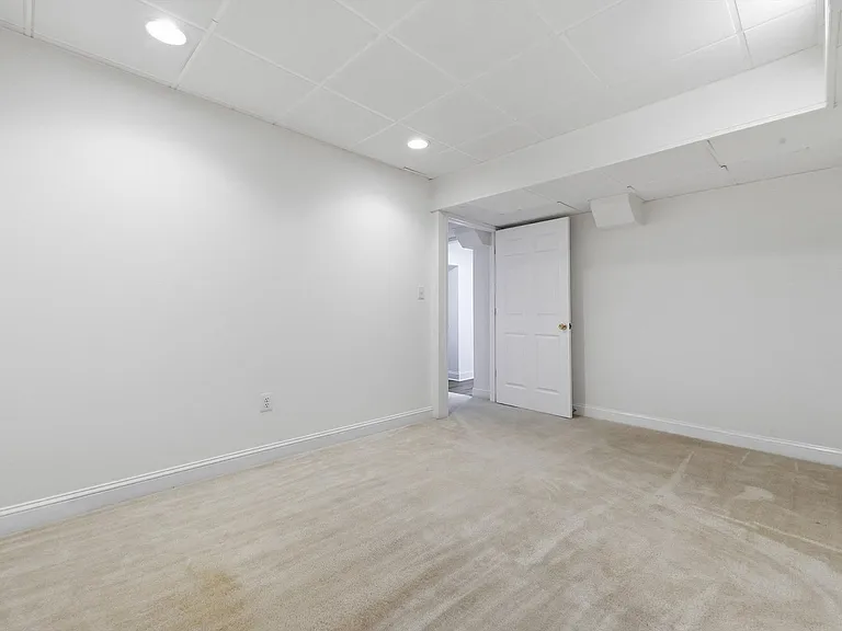 17545 Hardy Rd — Photo 17