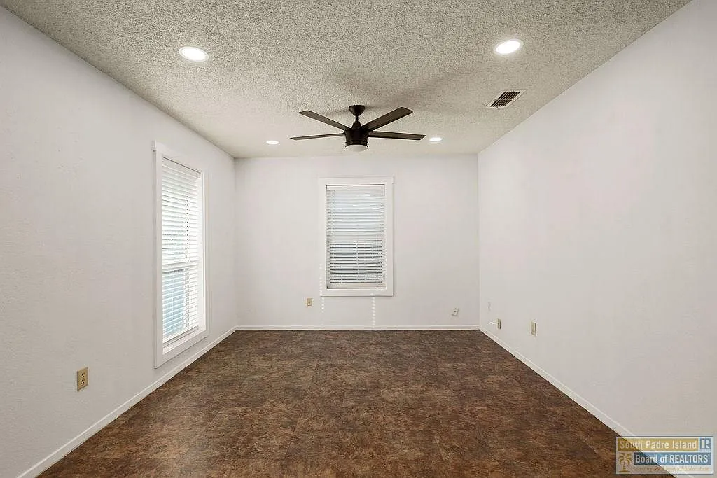 4 bed, 2.0 bath, 1000 sqft, $3,050 — Photo 2