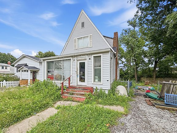 2nd image of 1019 S Norfolk St