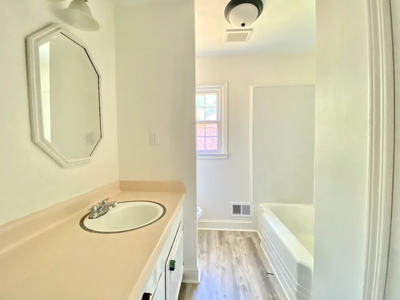 4 bed, 2224 sqft, $2,395 — Photo 2