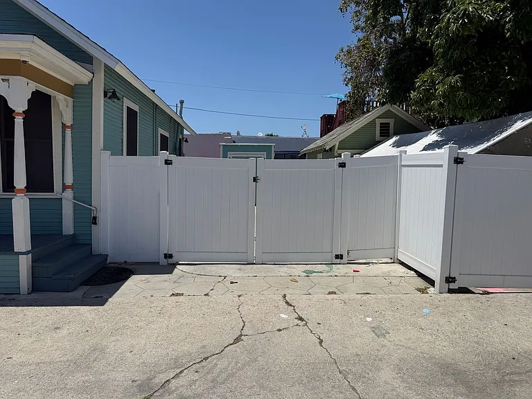 423 W 14th St — Photo 15