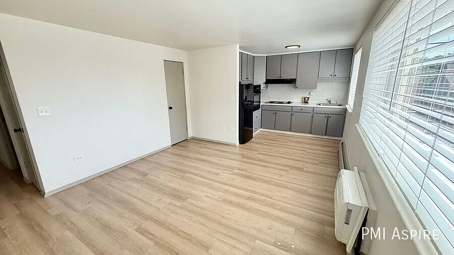 2 bed, 1.0 bath, 800 sqft, $1,299 — Photo 2