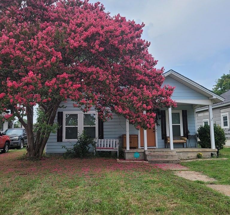 1st image of 2429 Burnett Ave