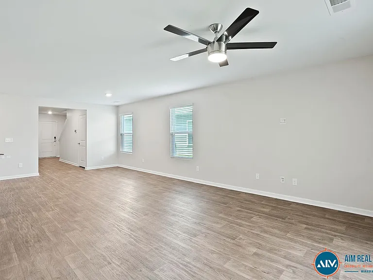 127 Auditorium Rd — Photo 17