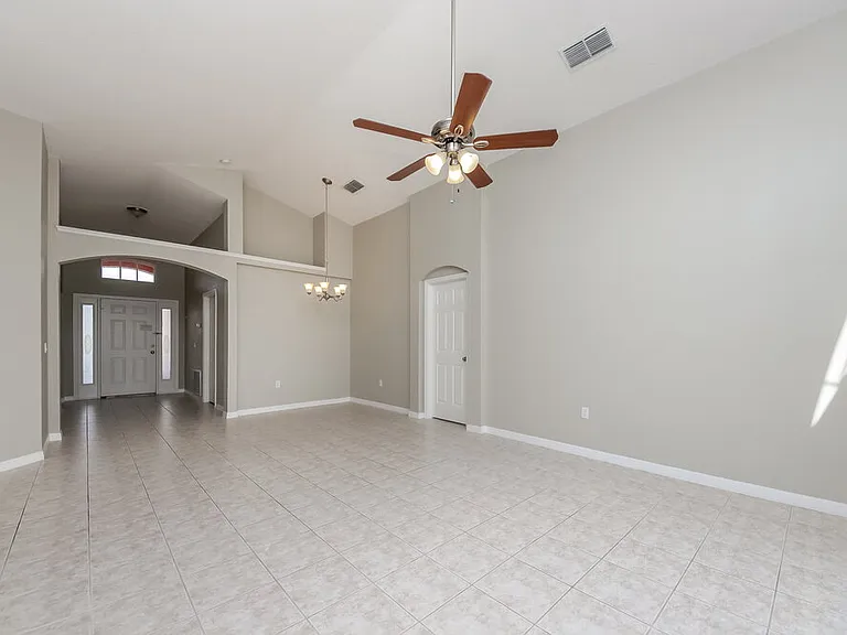 4616 Falcon Ave — Photo 4