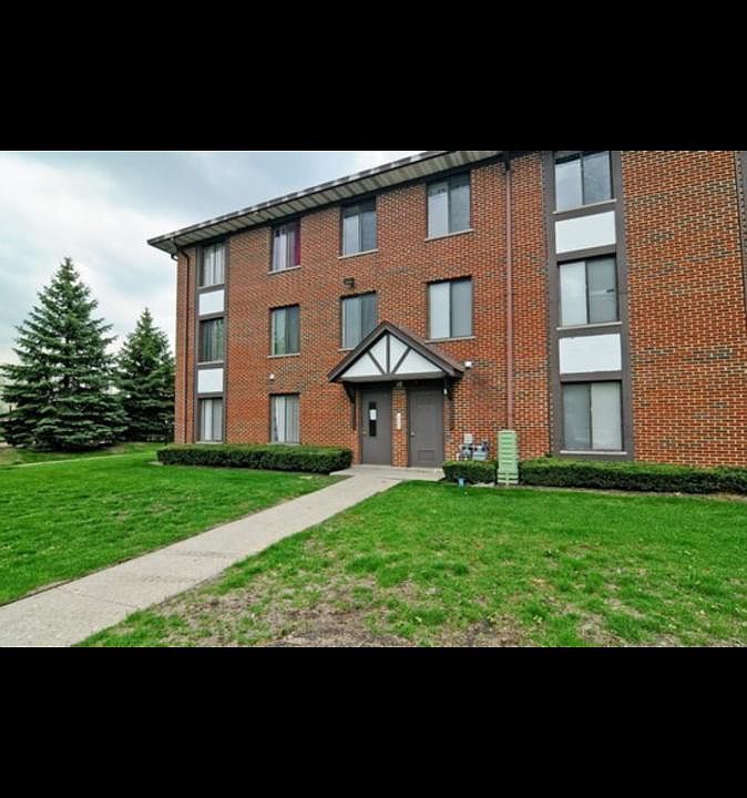 1st image of 10 Crestview Ln