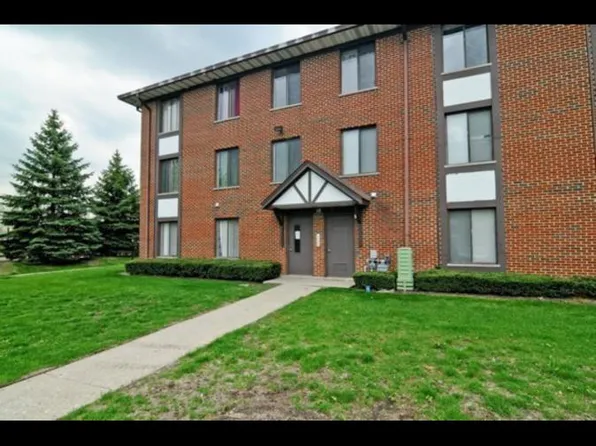 10 Crestview Ln, Vernon Hills, IL 60061