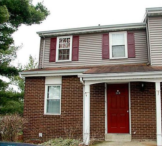 1st image of 224 E Commons Dr