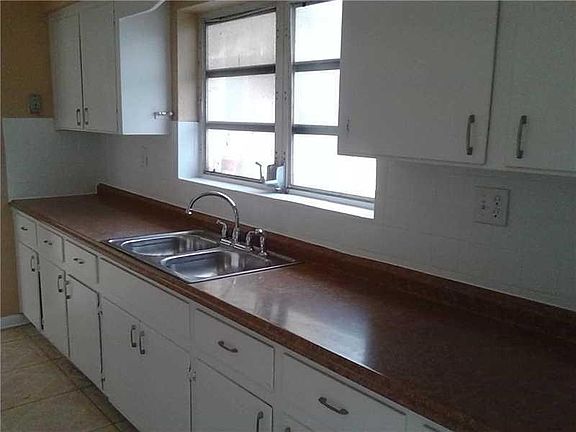 3rd image of 461 Iowa Ave