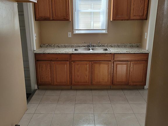 4th image of 8721 Saratoga Ave