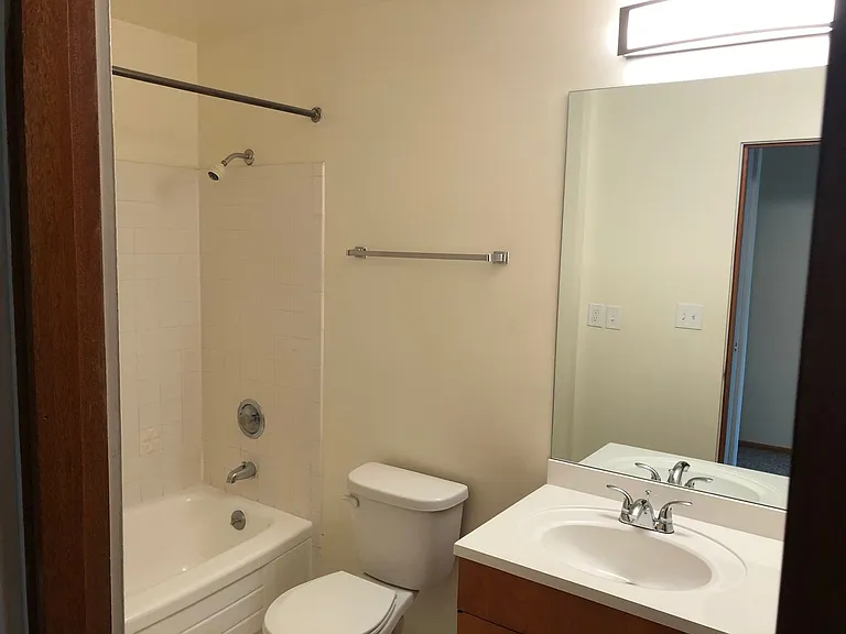 Sandpoint Manor — Photo 11