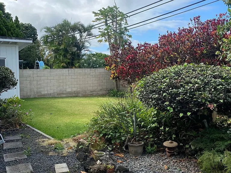 521 Ululani St — Photo 42