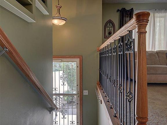 5th image of 2560 Virginia St
