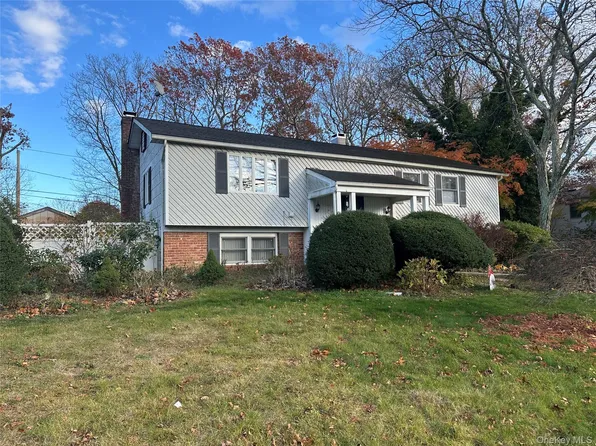 27 Wedgewood Drive, Coram, NY 11727