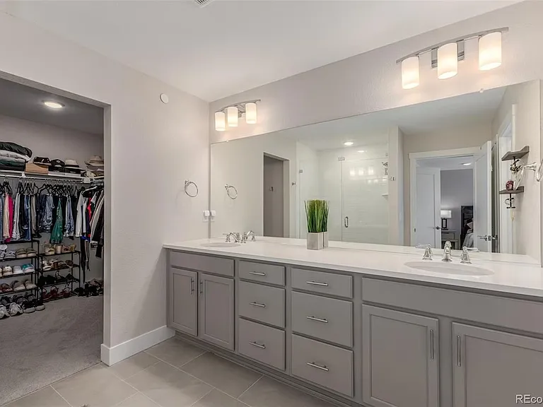 2563 W 69th Pl — Photo 19
