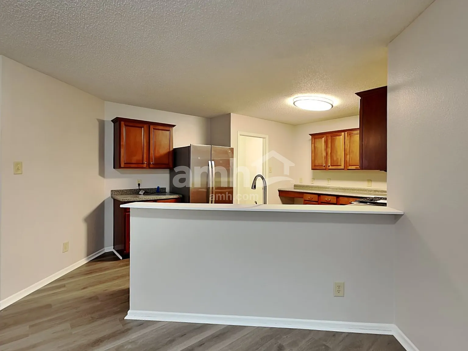 3 bed, 2.5 bath, 2644 sqft, $2,420 — Photo 3
