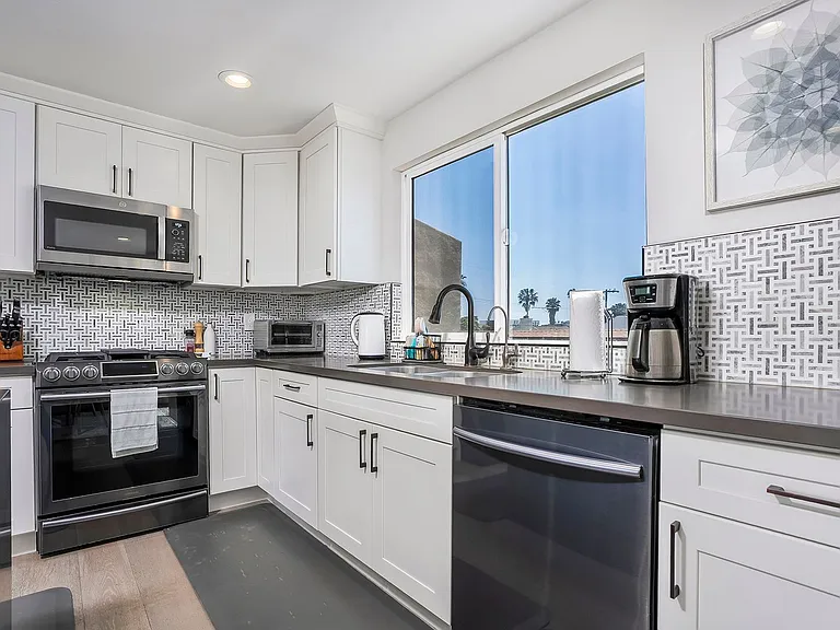 4373 Cleveland Ave #B — Photo 15