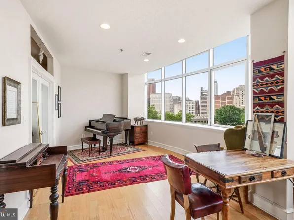 201 N 8th St APT 505, Philadelphia, PA 19106