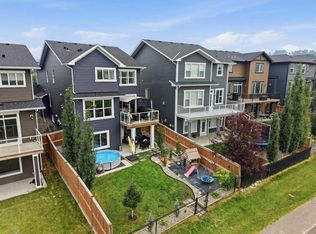 151 E Crestridge Hl SW, Calgary, AB T3B6H1