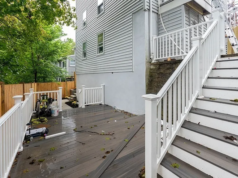 9-13 Sutherland Rd #1 — Photo 22