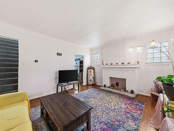 2nd image of 9726 Lackland Rd