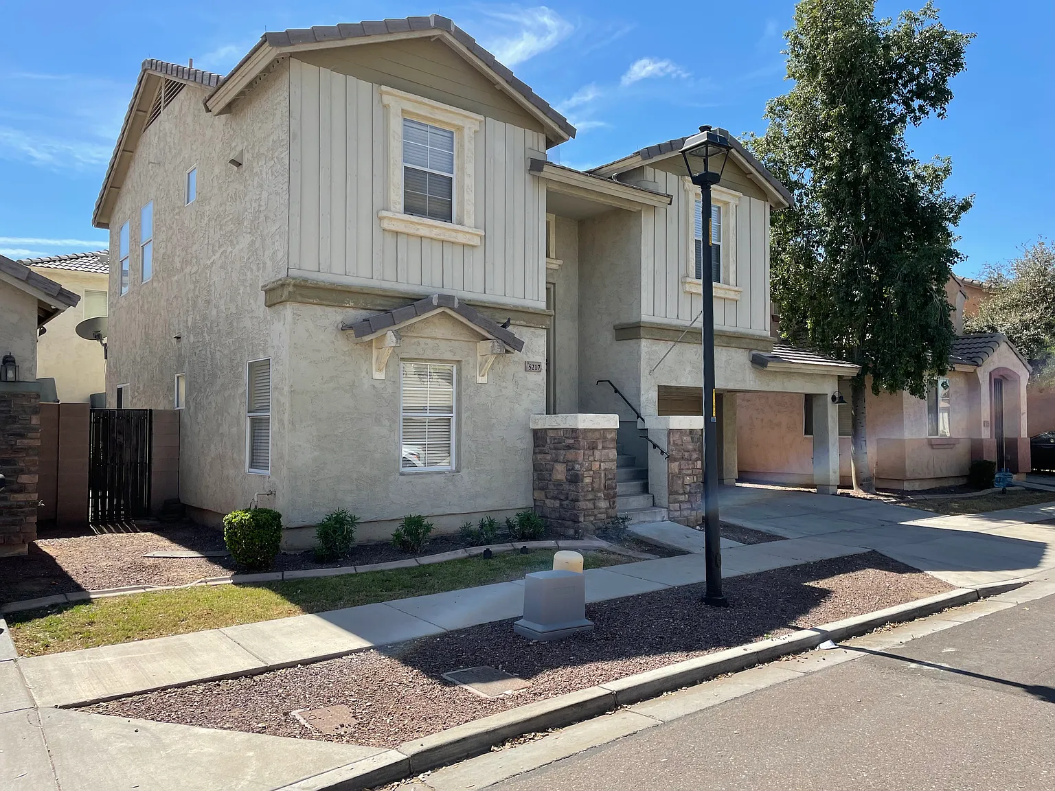 4 bed, 2.5 bath, 1656 sqft, $1,795 — Photo 2