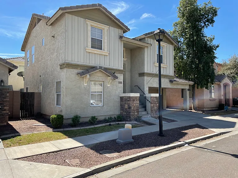5217 W Fulton St — Photo 2