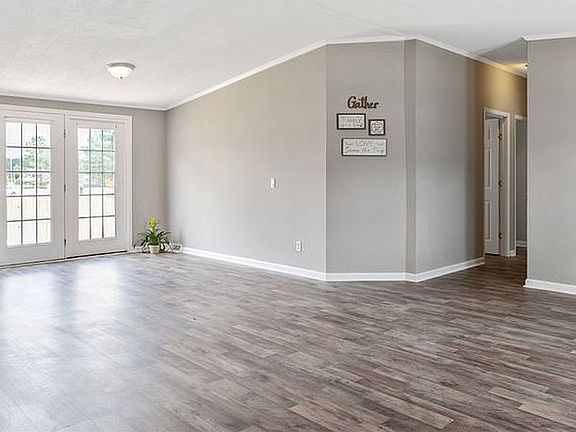 Living / dining area
