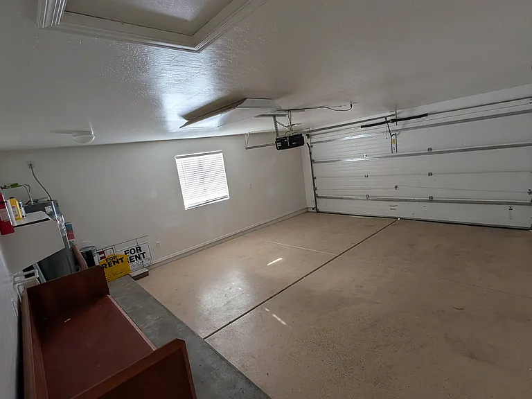 This fully insulated and air-conditioned garage offers an extra 500 square feet of comfortable, flexible workspace or storage. Features dedicated washer and dryer hookups and a fully functional garage door for standard parking.