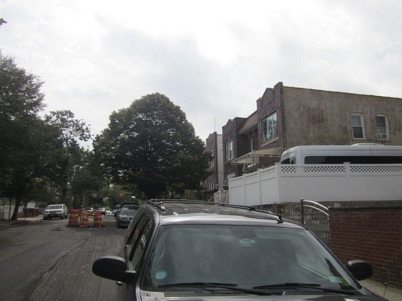 5th image of 3118 87th St