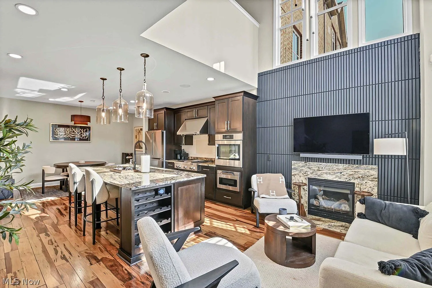 3 bed, 4.0 bath, 3448 sqft, $5,500 — Photo 2