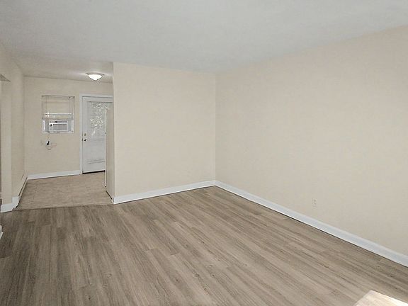 3rd image of 2535 Vail Ave APT 10