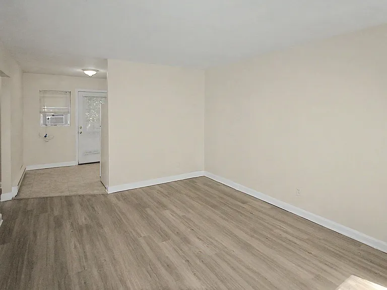 2535 Vail Ave — Photo 3