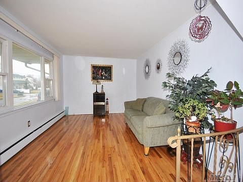 5th image of 597 Everdell Ave