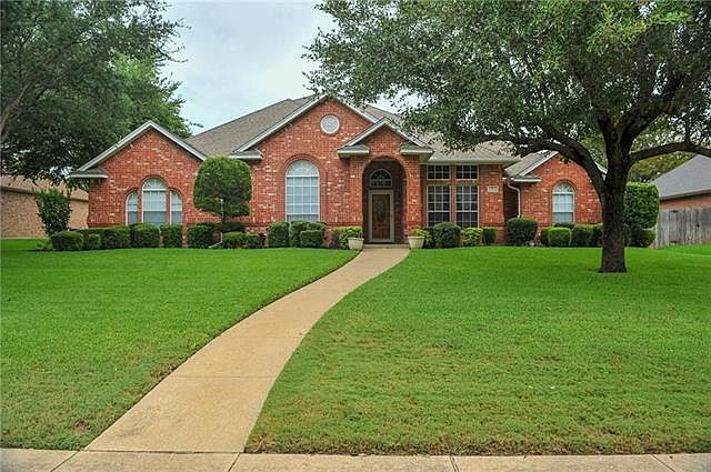 1st image of 107 Robin Glen Ln
