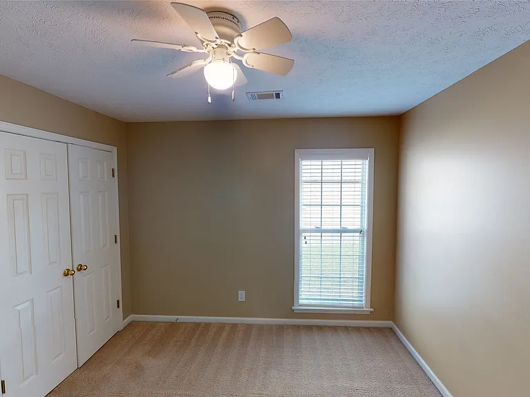 615 Castlebrook Dr — Photo 32