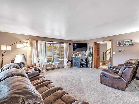 Spacious living room