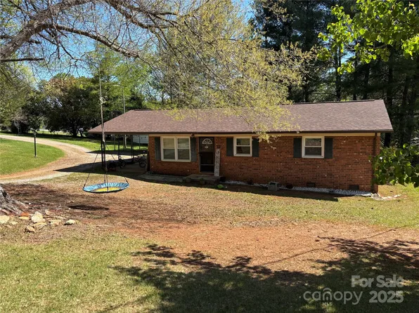 22 Heritage View Rd, Hickory, NC 28601