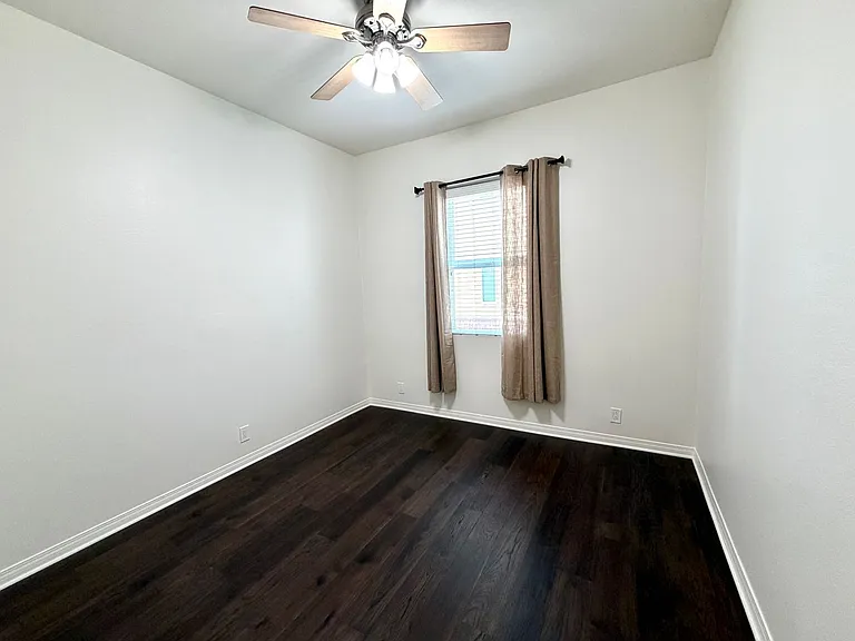 628 W 1st St — Photo 19
