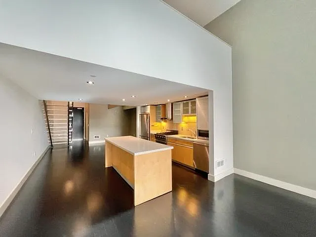188 King St #304 — Photo 23