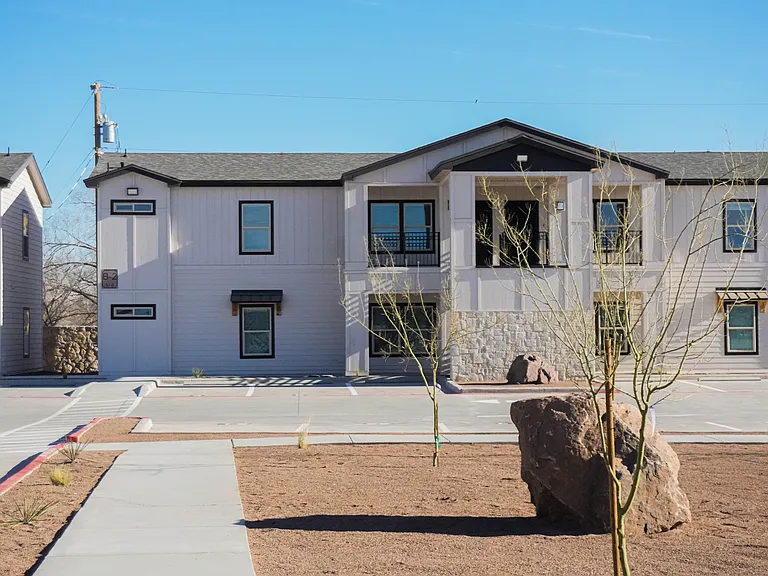 Mission Grove Apartments at Horn Cir — Photo 13