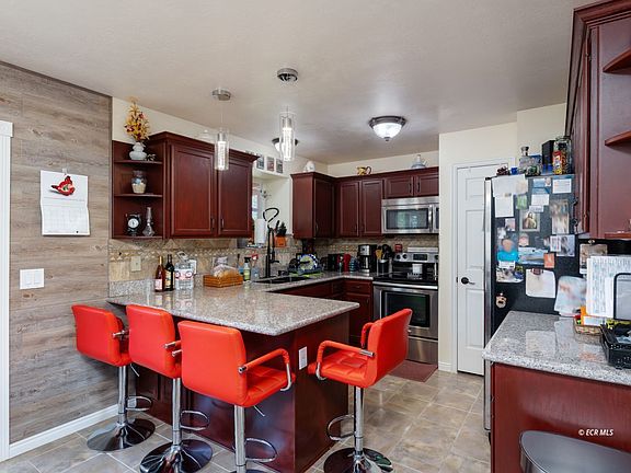 5th image of 209 Rolling Hills Dr