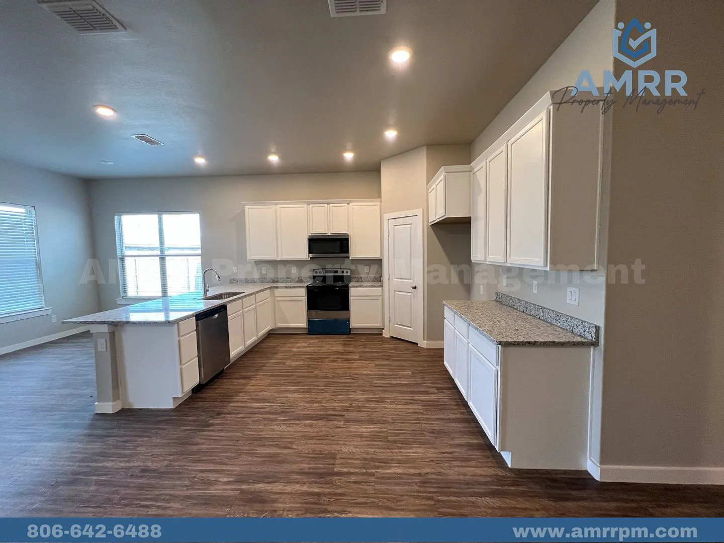 Elegant 4-Bedroom House Room for Everyone! — Photo 4