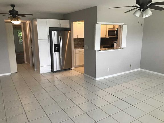 3rd image of 287 Farnham Cres #287-L