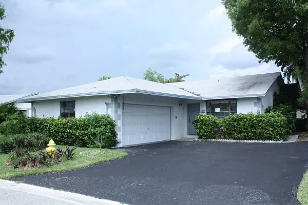 8848 NW 76th Ct — Photo 6