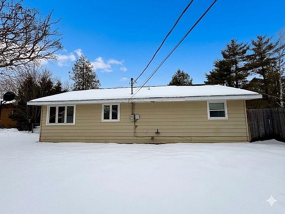 4th image of 1125 Sheridan Dr