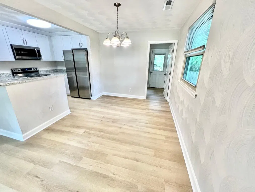 3 bed, 1200 sqft, $2,395 — Photo 4