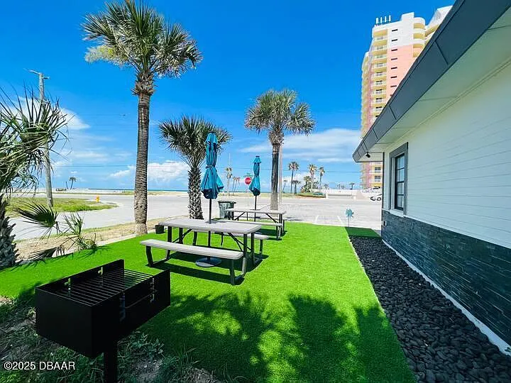1 bed, 1.0 bath, 300 sqft, $1,900 — Photo 4